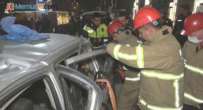 Emniyet şeridini kullanan alkollü sürücü tıra çarptı: 1’i polis, 3 yaralı