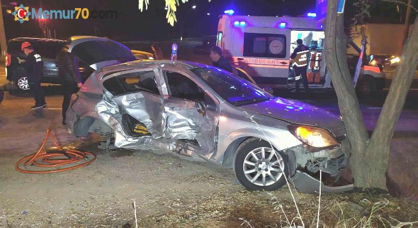 Işık ihlali yapan hafif ticari aracın çarptığı otomobilde can pazarı yaşandı; 4 yaralı