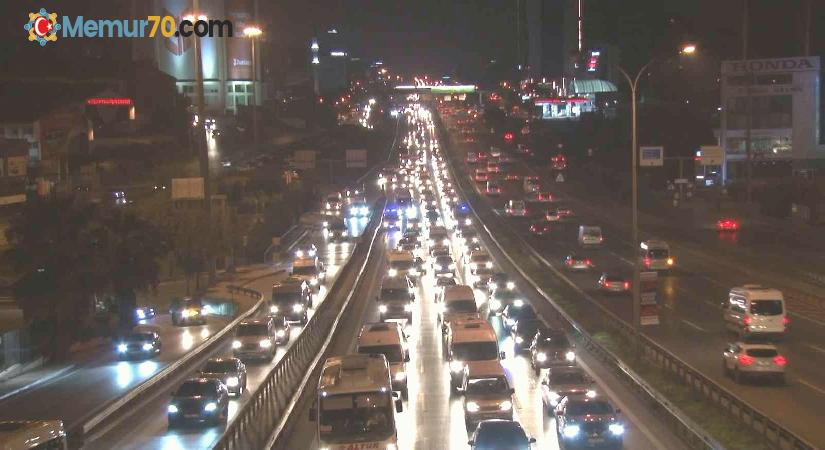 İstanbul’da haftanın ilk iş gününde trafik yüzde 45’i gördü