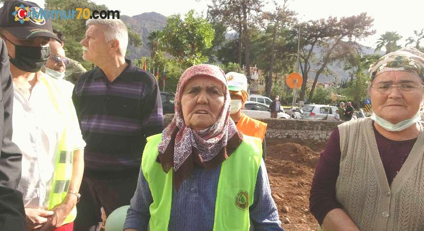 Şehit olan torunu için portakal ağacı dikti