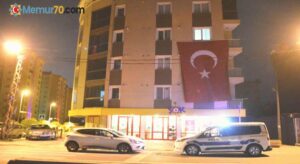 Şırnak’ta şehit olan askerin İstanbul’daki evine Türk bayrağı asıldı