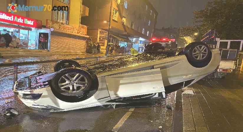 Üsküdar’da bariyere çarpan otomobil takla attı