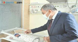 Vali Işık, ambulansta doğum yapan anne ile bebeğini hastanede ziyaret etti