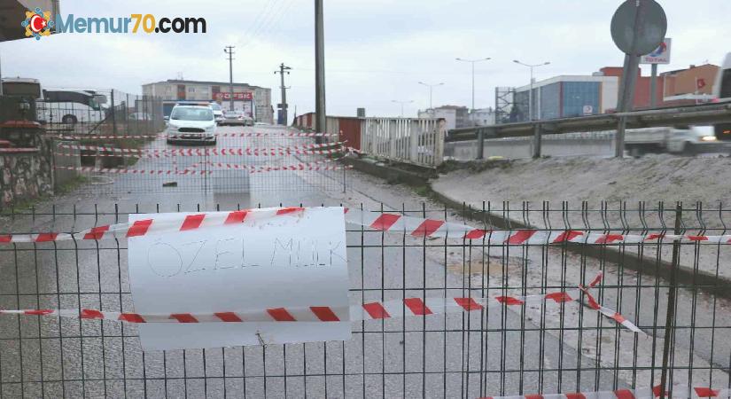 ’Arsamdan yol geçti’ diyerek işlek yolu trafiğe kapattı