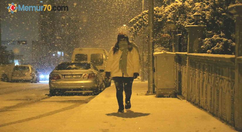 Kastamonu’da yoğun kar yağışı: Kent merkezi beyaza büründü