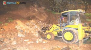 Kocaeli’de istinat duvarı yıkıldı, 2 ev boşaltıldı