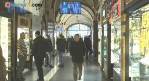Kuyumcular fiyatı sabitleyerek altın için anlaşan ve fiyatı düşünce vazgeçen vatandaşlardan dertli