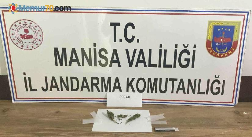 Manisa’da araç içinde uyuşturucuyla yakalanan şahıslar gözaltına alındı