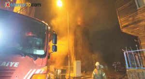 Fatih’te korkutan yangın: Metruk binada çıkan yangın 3 binaya sıçradı