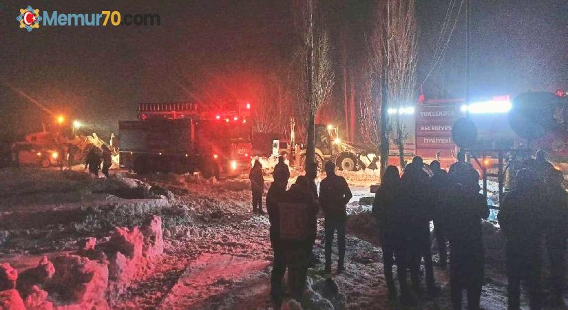 Yüksekova’da çıkan yangında ev küle döndü: 4 yaralı