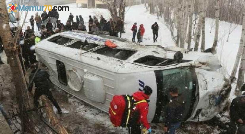 Van’da yolcu minibüsü , istinat duvarını aşıp devrildi: 12 yaralı