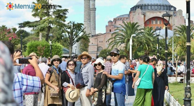 İstanbul’a dünyanın dört bir yanından turist akıyor