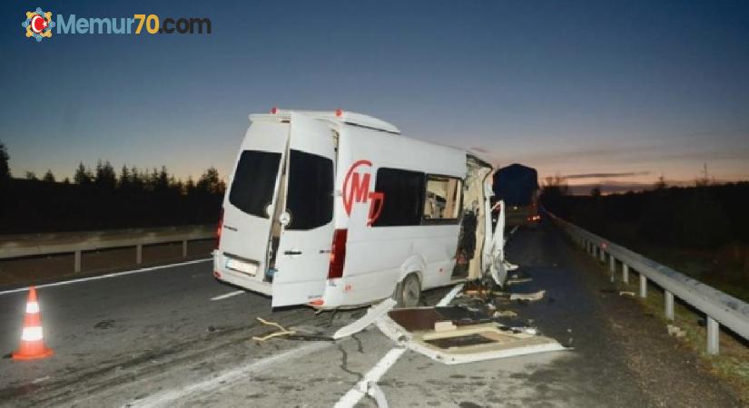 Nevşehir’de feci kaza… Balona binecek turistleri taşıyan minibüs otomobille çarpıştı