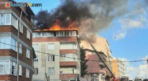 Sultanbeyli’de 5 katlı binanın üst katı alev alev yandı