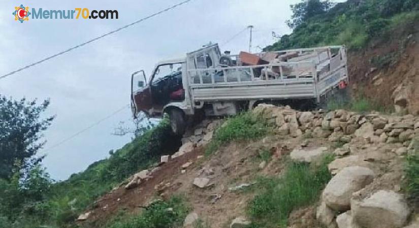 Taşlara çarparak uçurumda asılı kalan kamyonetin sürücüsü öldü