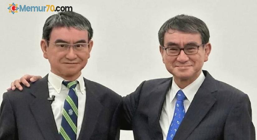 Ayırt edilemiyor! Japonya Dijital Dönüşüm Bakanı Kono, ikiz robotunu tanıttı