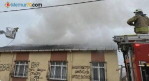 Maltepe’de 3 katlı binanın çatısı alev alev yandı