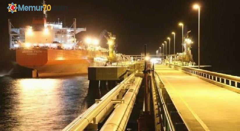 Ceyhan’da gemilere petrol yüklemesi başladı