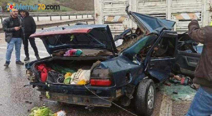 Otomobil kamyona arkadan çarptı: 2 kişi öldü, 6 kişi yaralandı