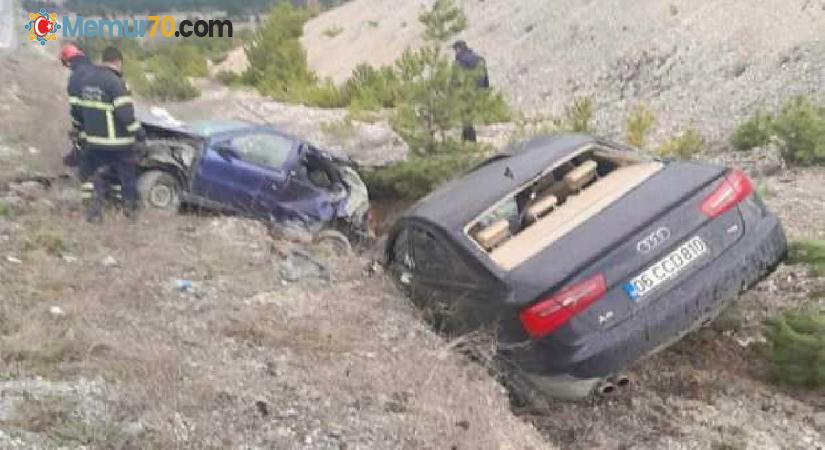 Kütahya’da iki otomobilin çarpıştığı trafik kazasında 3 kişi yaralandı
