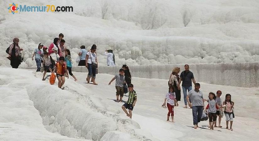 Pamukkale yılın yarısında 811 bin 156 ziyaretçiyi ağırladı