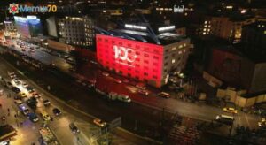 İTO’nun sembol binası Türk bayrağıyla aydınlatıldı