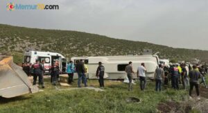 Gaziantep’te yolcu midibüsü devrildi: Çok sayıda yaralı var!