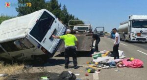 Mevsimlik işçileri taşıyan kamyonet devrildi: 7 yaralı!