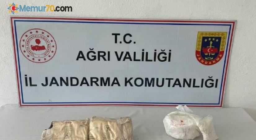 Ağrı’da 2 kilo afyon sakızı ve 1,3 kilo metamfetamin ele geçirildi