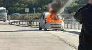 Bodrum’da hafif ticari araç yandı