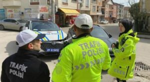 Polis otosu ile otomobil çarpıştı, şans eseri yaralan olmadı