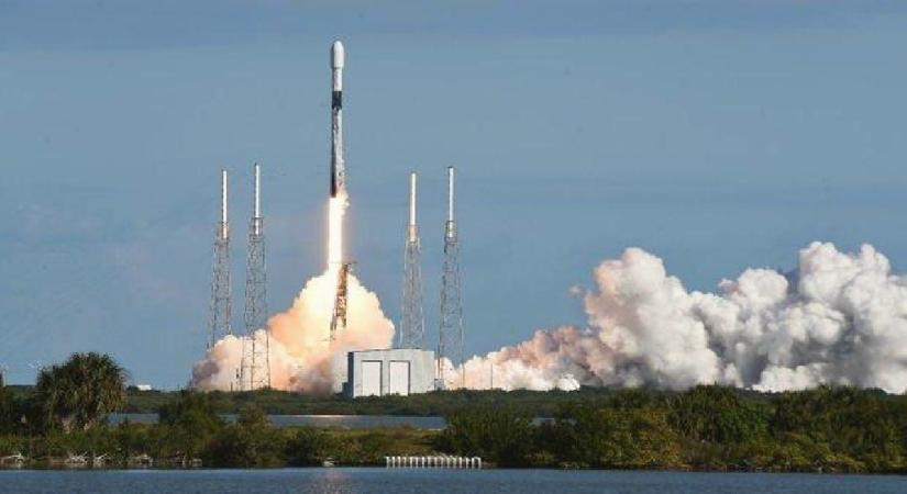 SpaceX, casus uydusu “NROL-57″yi uzaya gönderdi!