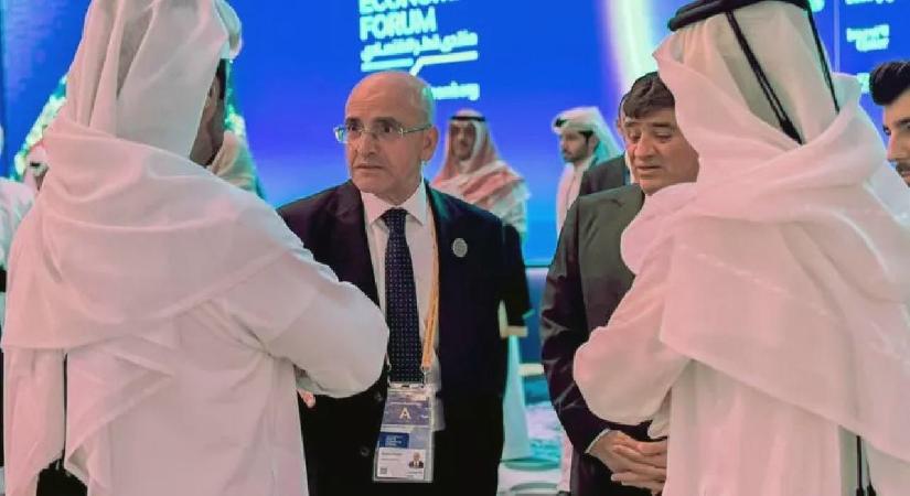 Bakan Şimşek, Doha’da Türkiye’deki yatırım fırsatlarını anlattı