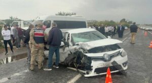 Şanlıurfa’da minibüs ile otomobil çarpıştı: 5 yaralı