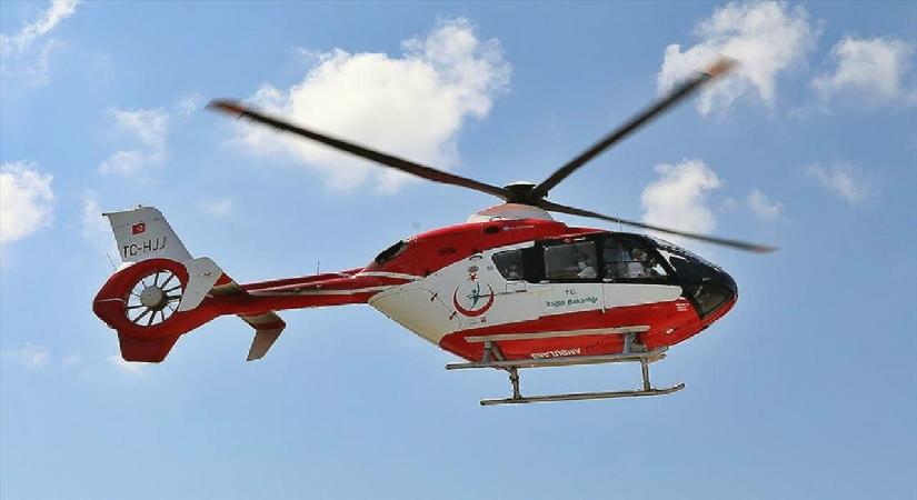 Trabzon’da helikopter ambulans yaylada kalp krizi geçiren hasta için havalandı