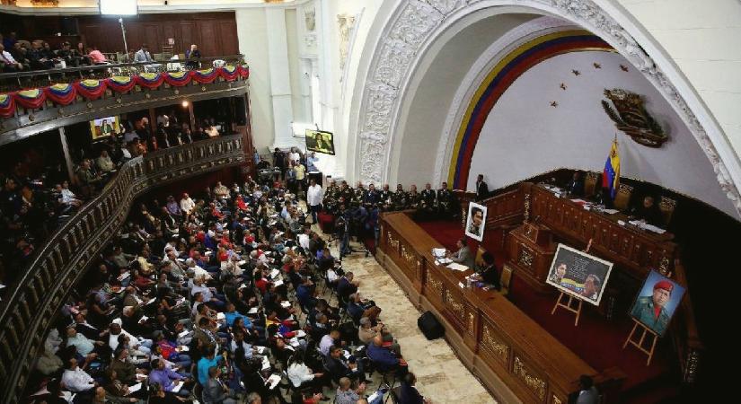 Venezuela’da iktidar partisi parlamento seçimlerinde 253 sandalye kazandı