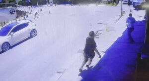 Arnavutköy’de iş yerine silahlı saldırı: O da saldırganlara karşılık verdi