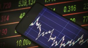 Emtia piyasalarında platinin onsu yükselirken petrol sert düştü