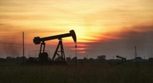 OPEC+’nın üretimi artırma hamlesiyle petrol fiyatlarının gerileyebileceği öngörülüyor
