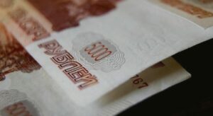 Rusya bütçesinde hareketlilik: Düşen petrol fiyatlarıyla 3,4 trilyon ruble açık verdi!