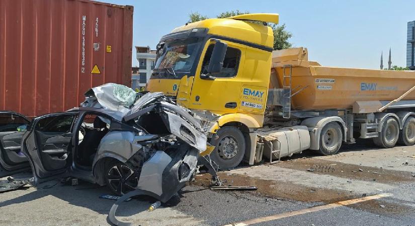 Sancaktepe TEM Otoyolu’nda zincirleme kaza: 2 yaralı