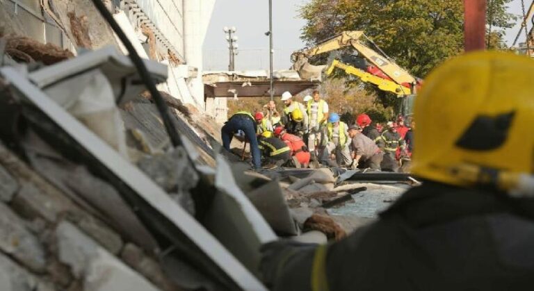 Almanya’da yolcu treni raydan çıktı: Ölü ve yaralılar var