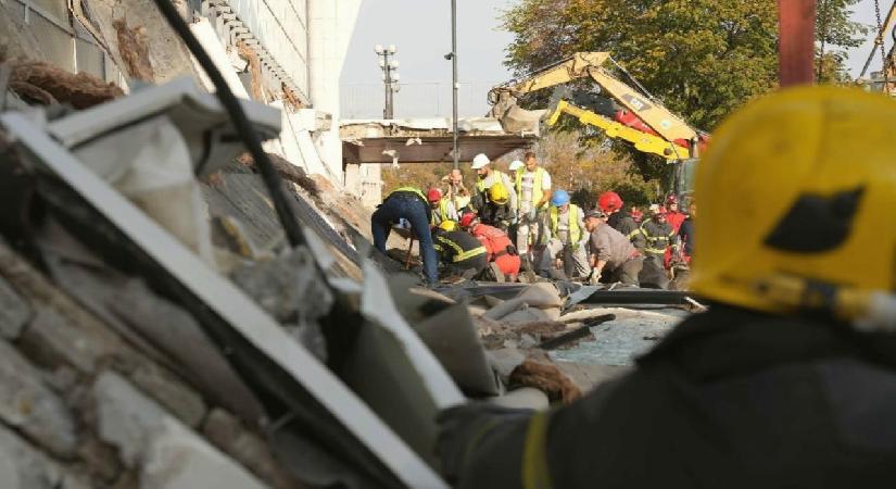 Almanya’da yolcu treni raydan çıktı: Ölü ve yaralılar var