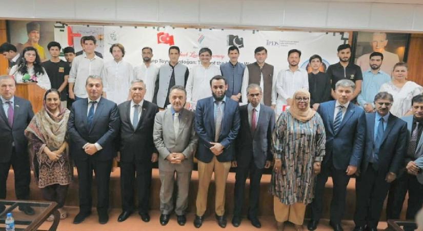 Bakan Tarar’dan Cumhurbaşkanı Erdoğan’ın küresel alandaki güçlü duruşuna övgü