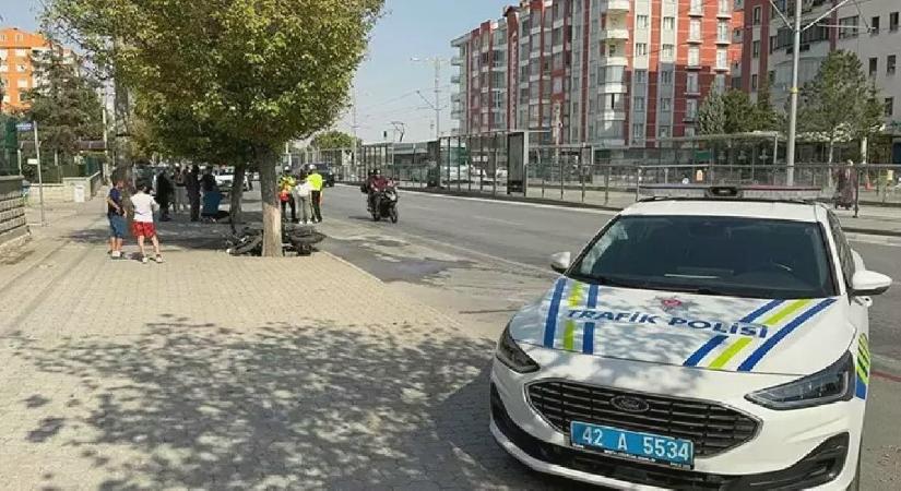 Motosiklet, bisiklete ve ağaca çarptı: 2 ölü