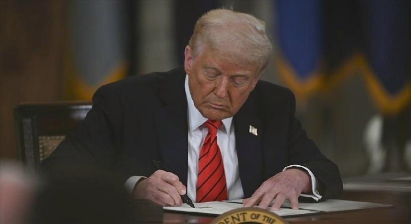 Trump, “vergi indirimi” tasarısını imzaladı