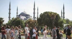 Turizm geliri ilk 6 ayda rekor kırdı! 26 milyar dolara yaklaştı