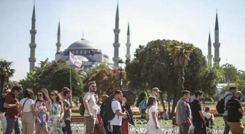 Turizm geliri ilk 6 ayda rekor kırdı! 26 milyar dolara yaklaştı