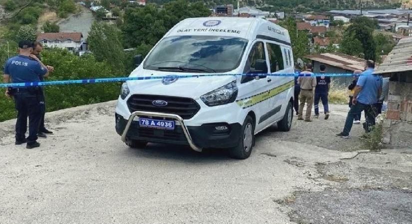 Yürürken düştü, başını asfalta çarpıp öldü