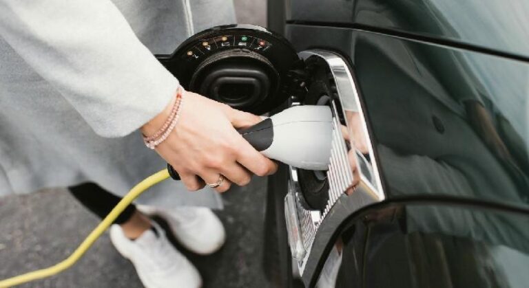 Elektrikli araçlarda Türkiye rekoru: Araç sayısı 291 bini geçti!